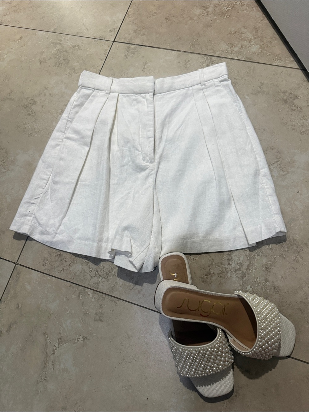 Abercrombie & Fitch White Pleated High-Waist Women's Shorts